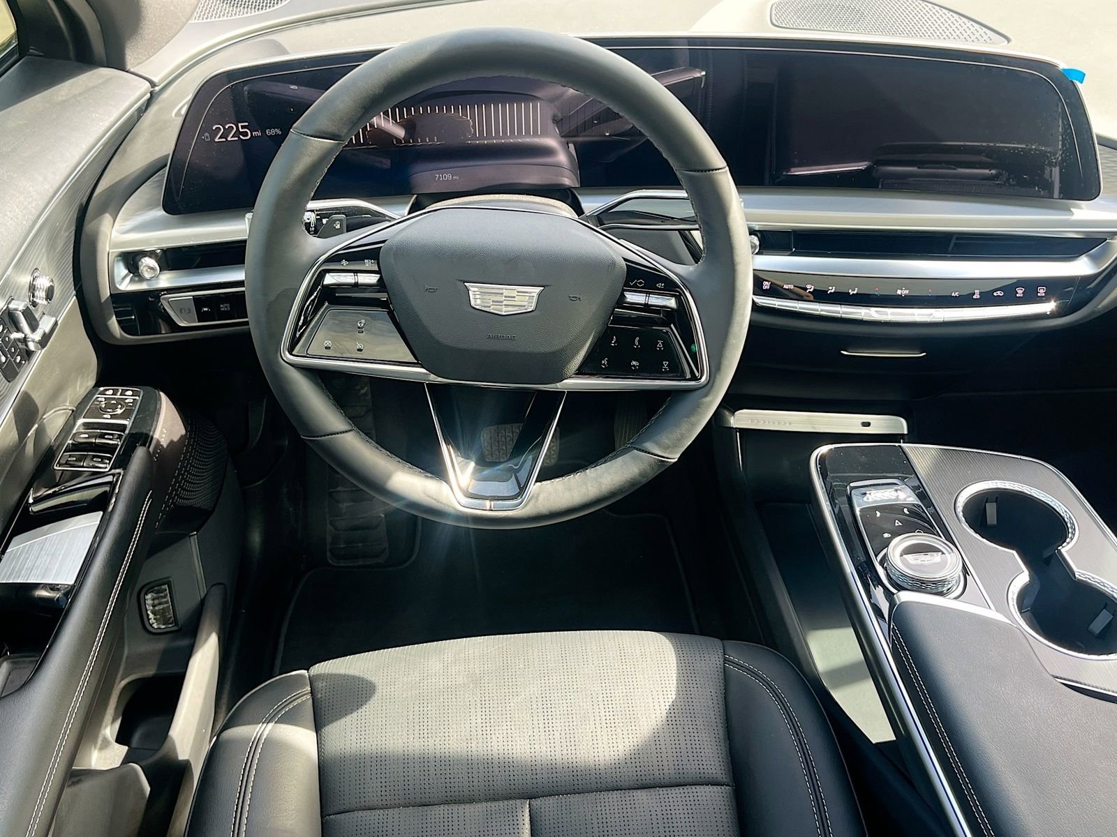 Used 2025 Cadillac Lyriq Sport RWD image 24