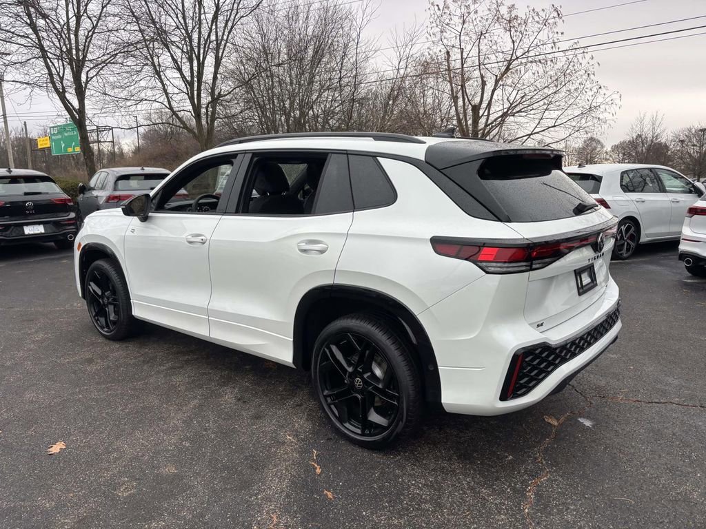 New 2026 Volkswagen Tiguan SE R-Line image 5