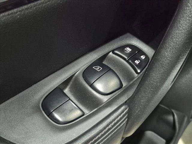 Used 2019 Nissan Rogue SV w/ Premium Package FWD image 13