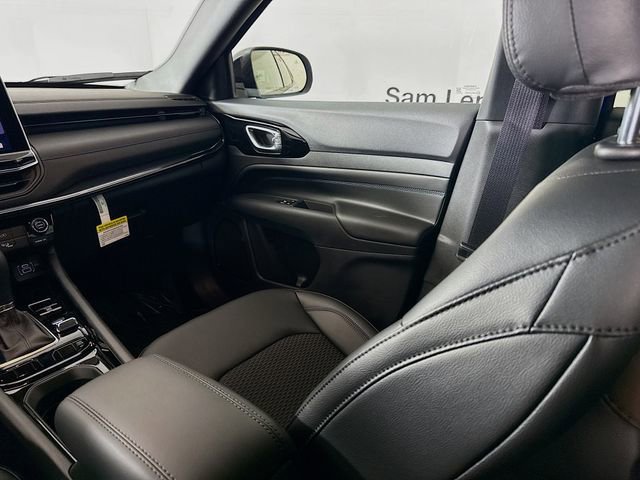 New 2026 Jeep Compass Latitude image 21