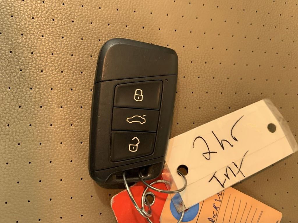 Used 2019 Volkswagen Jetta SEL FWD image 2