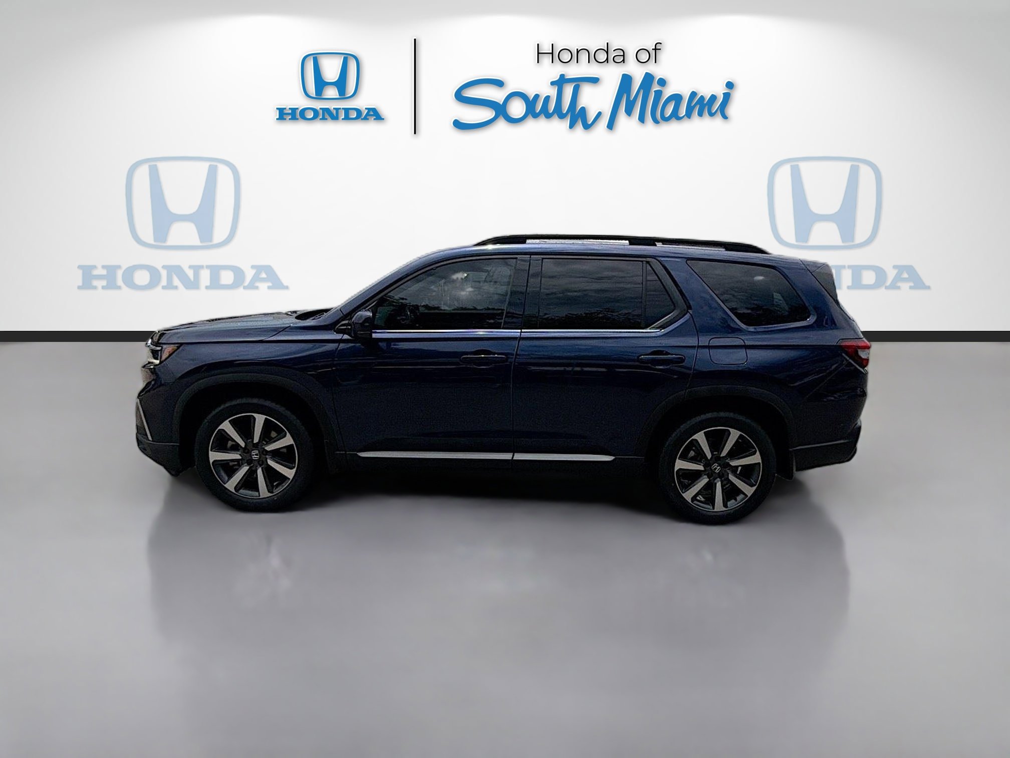 Certified 2023 Honda Pilot Touring image 4