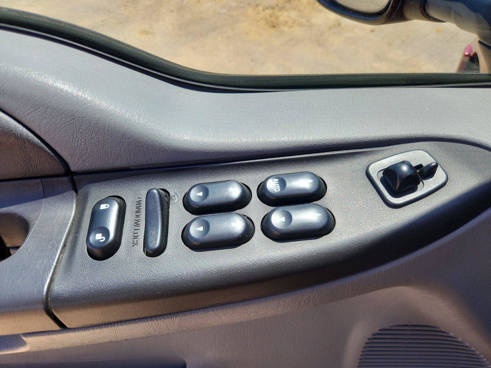 Used 2005 Ford Excursion XLT AWD/4WD image 19