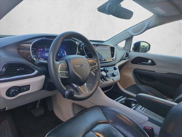Used 2023 Chrysler Pacifica Limited image 5
