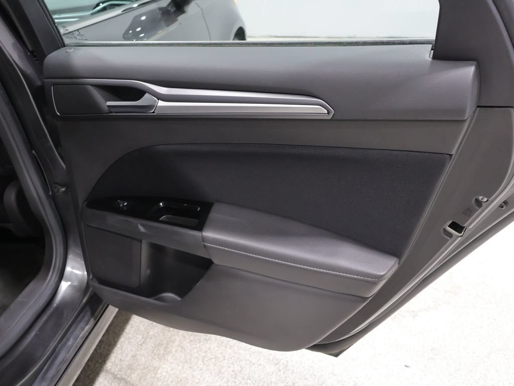 Used 2016 Ford Fusion SE FWD image 22