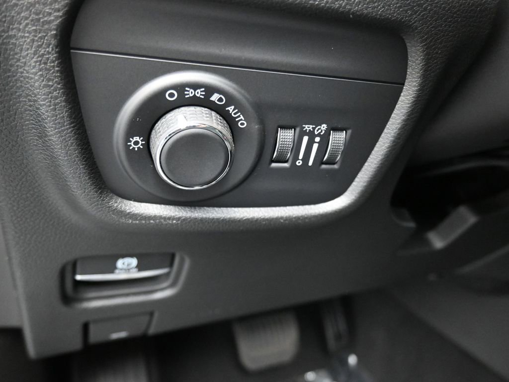 New 2025 Jeep Grand Cherokee L Altitude image 26