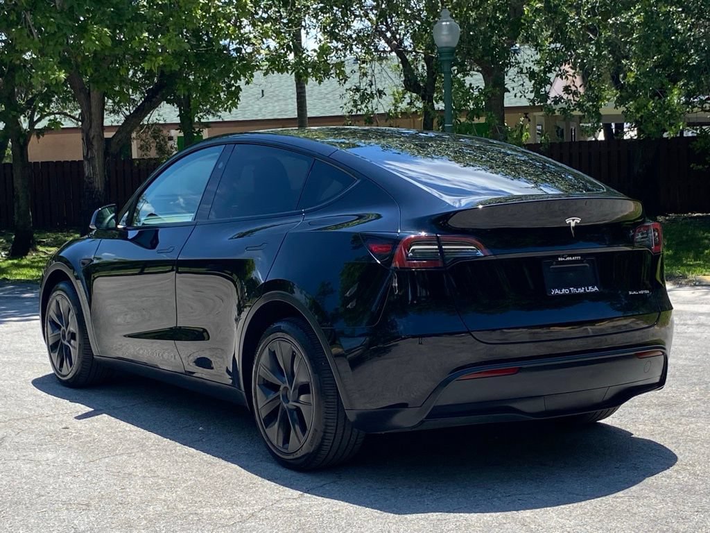 Used 2025 Tesla Model Y Long Range AWD/4WD image 4