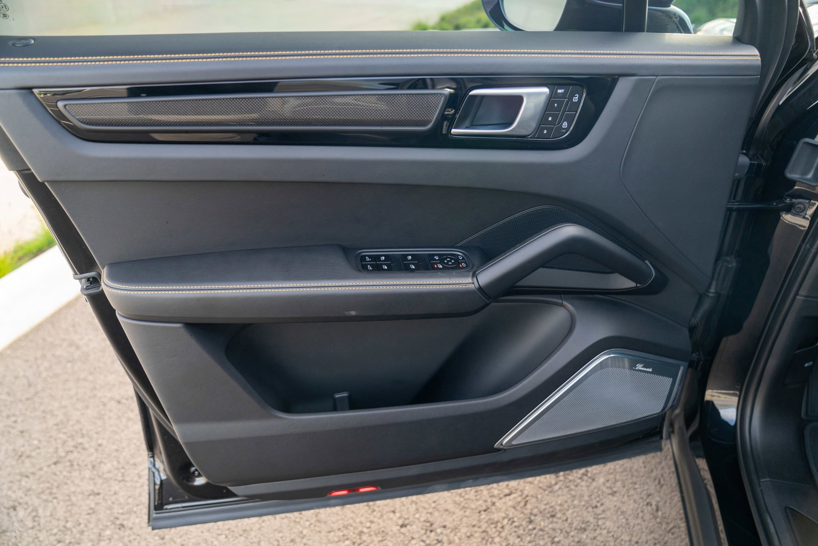 Certified 2022 Porsche Cayenne Turbo GT image 10