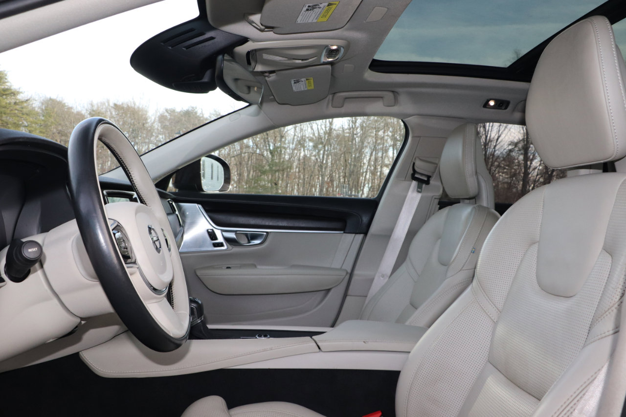 Used 2017 Volvo V90 T6 Cross Country image 12