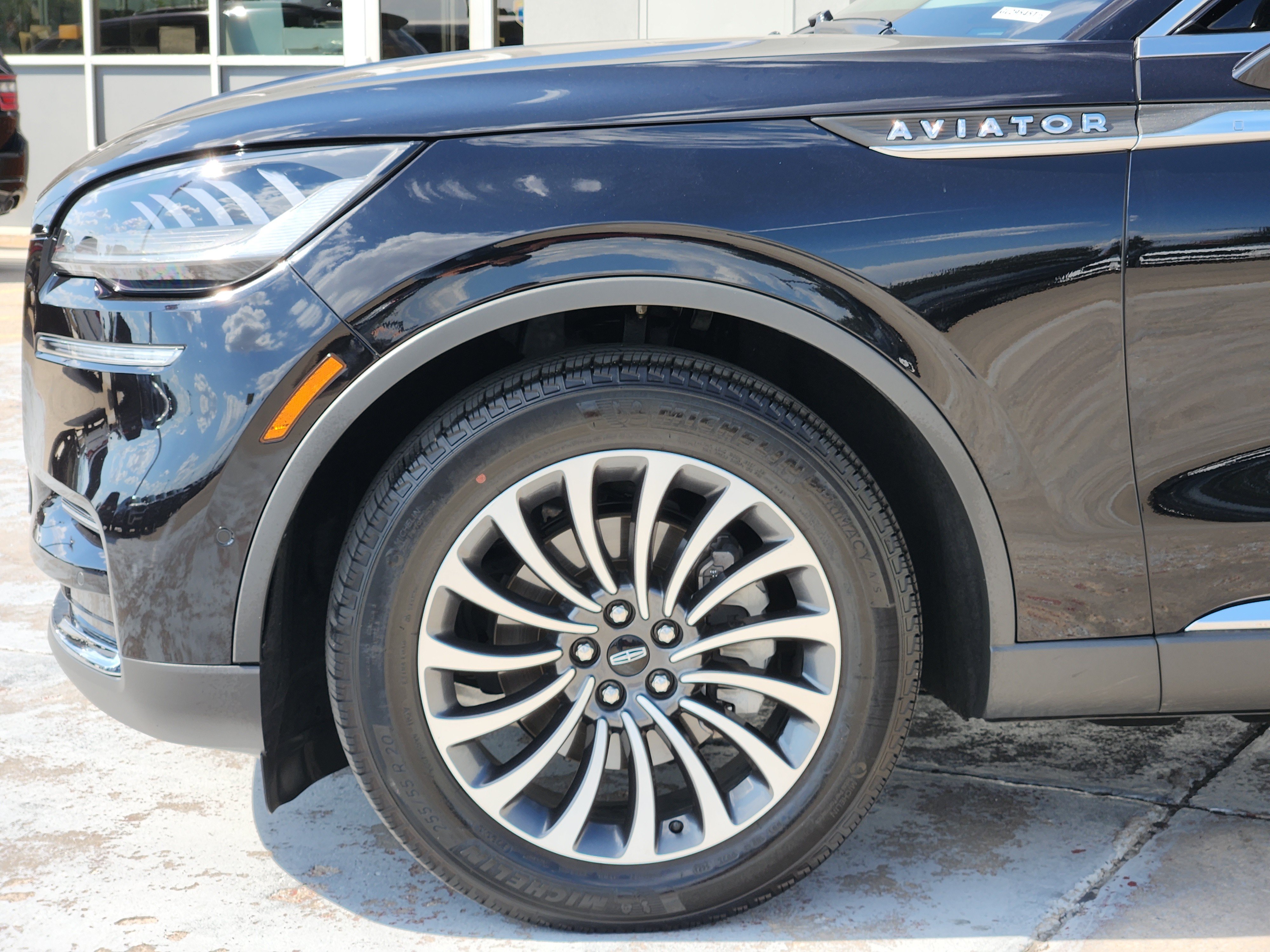 Used 2023 Lincoln Aviator Reserve w/ Equipment Group 201A RWD image 9