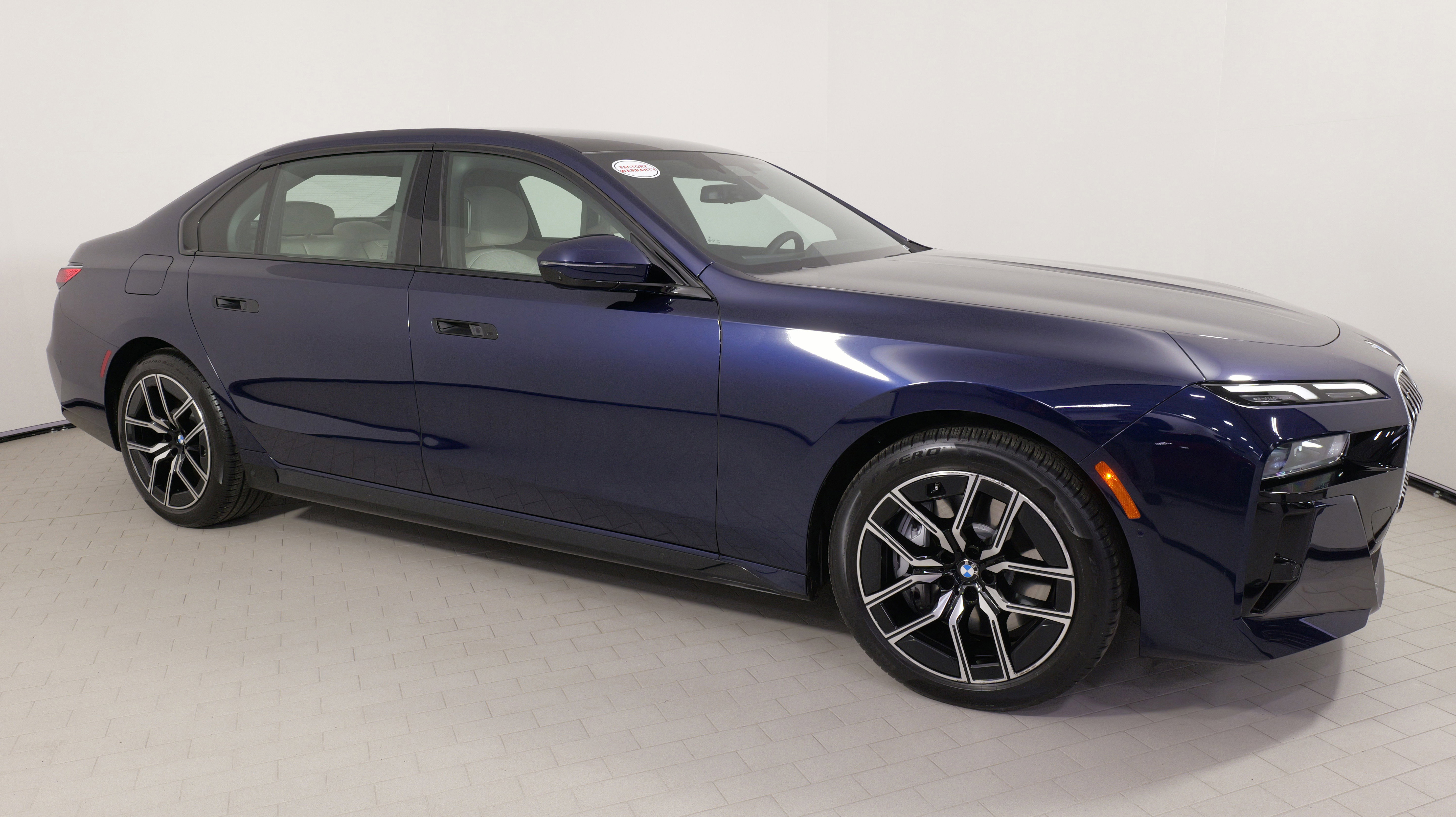 Used 2023 BMW 760i xDrive image 7