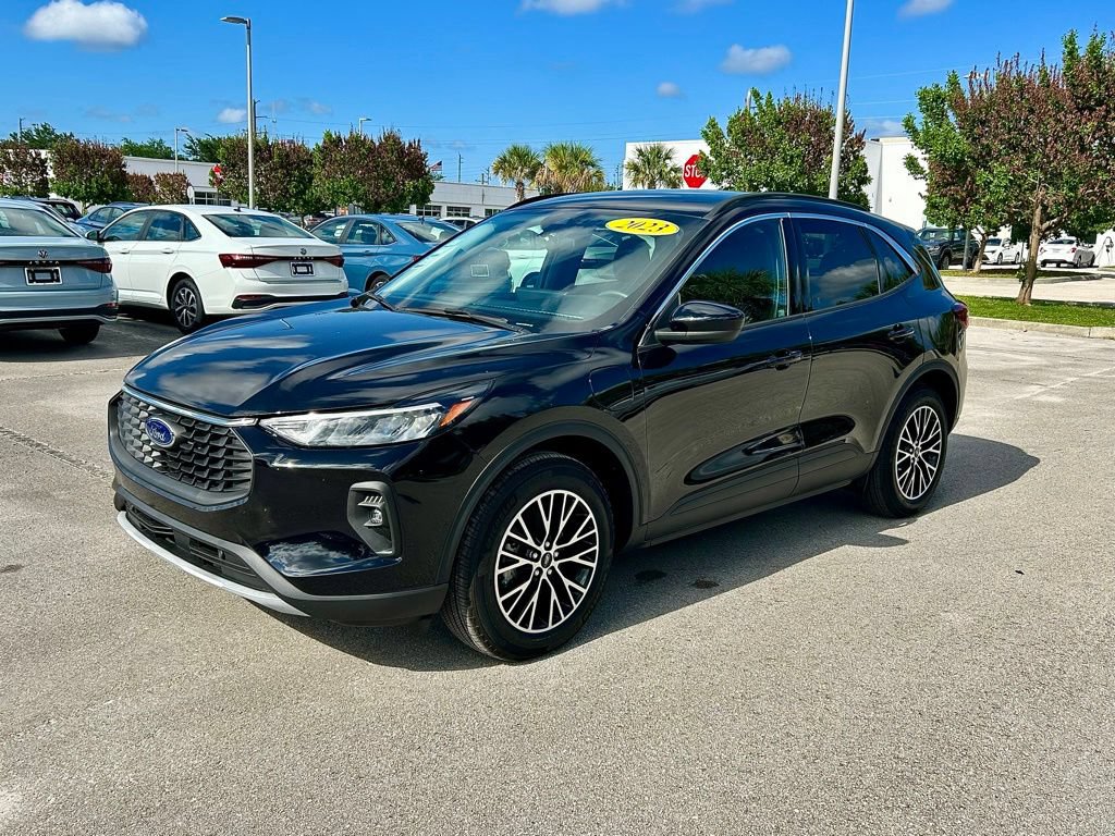 New 2023 Ford Escape SE FWD image 1