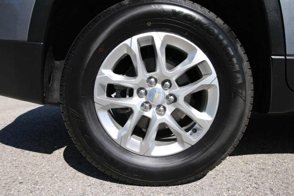 Used 2021 Chevrolet Traverse LT FWD image 12