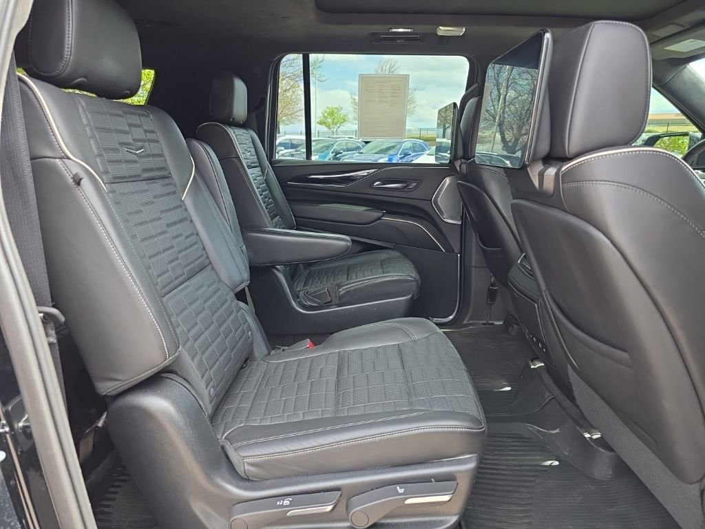 Used 2023 Cadillac Escalade ESV V image 22