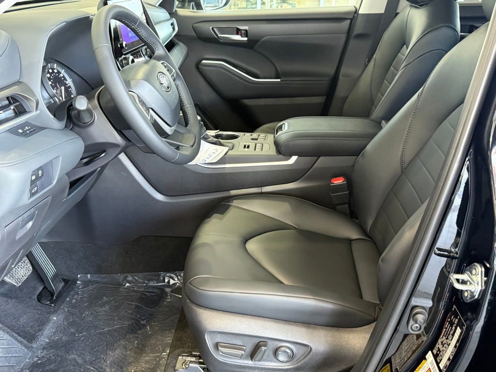 New 2026 Toyota Highlander XLE image 16
