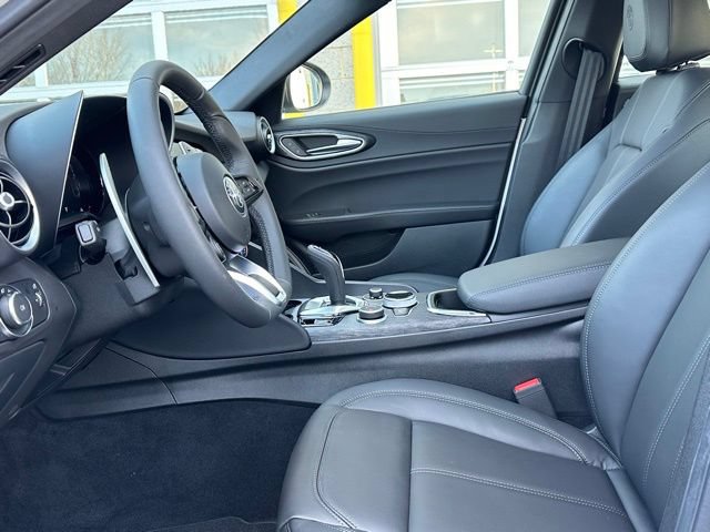 Used 2024 Alfa Romeo Giulia Sprint RWD image 5