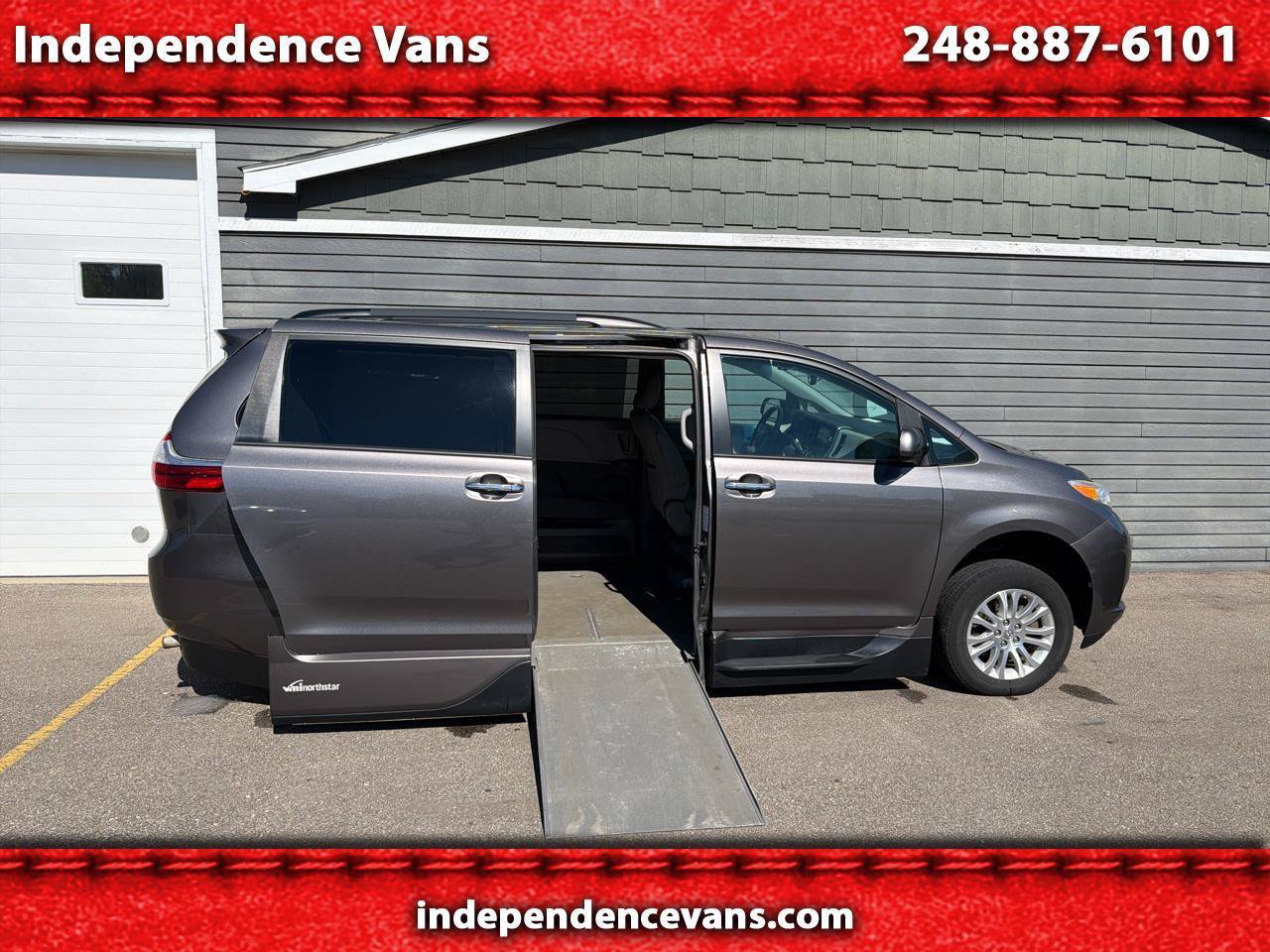 Used 2017 Toyota Sienna XLE FWD image 1