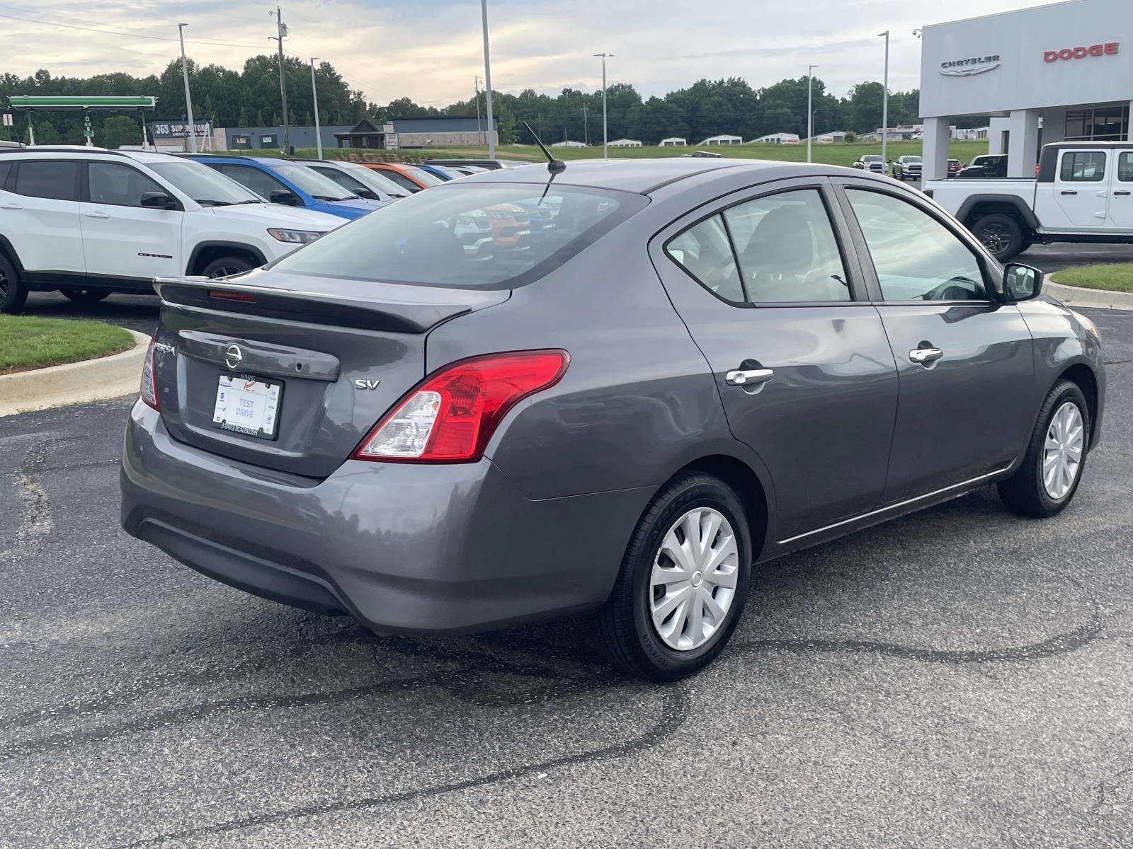 Used 2018 Nissan Versa SV FWD image 3