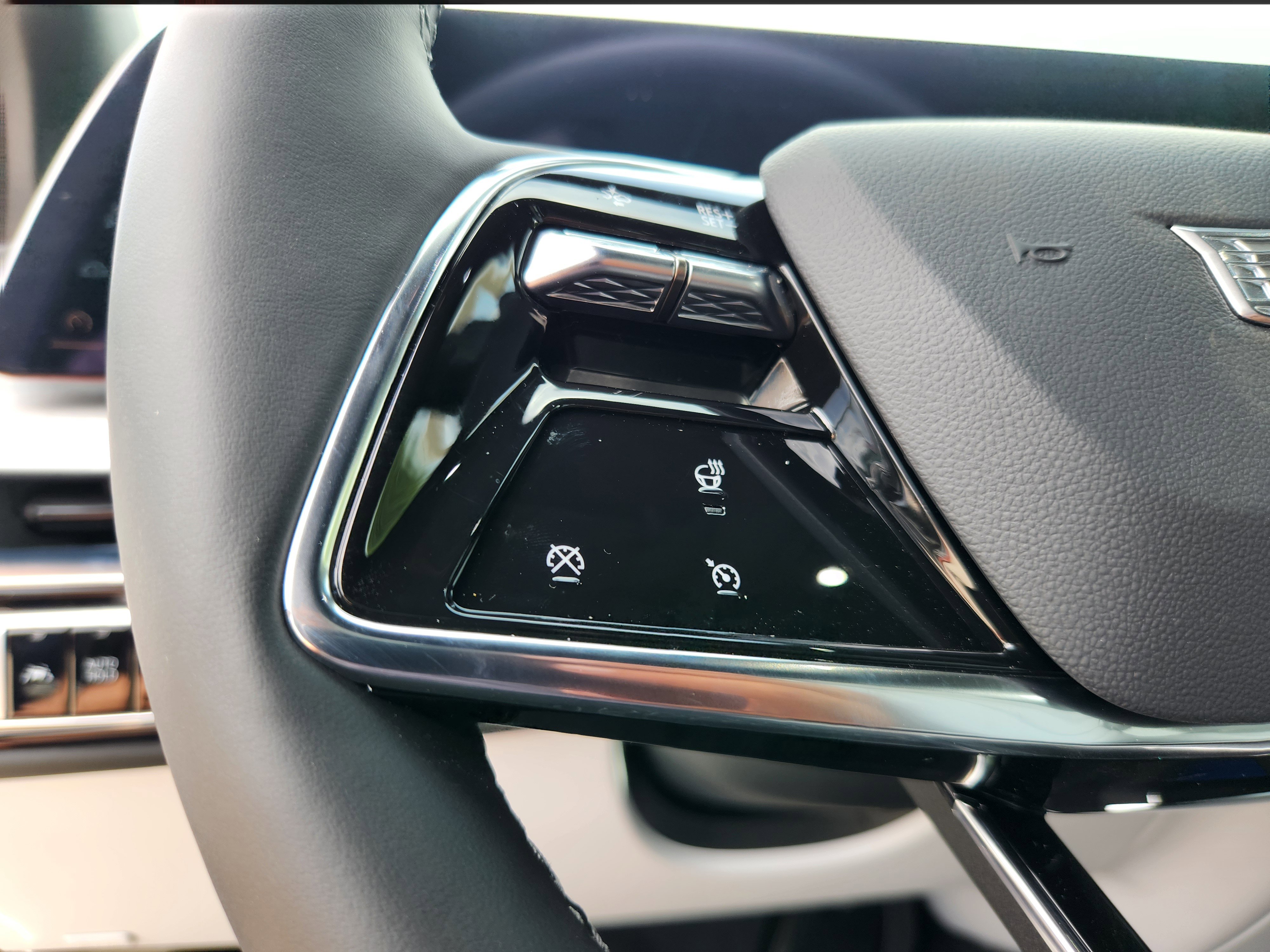 New 2025 Cadillac Lyriq Sport image 31