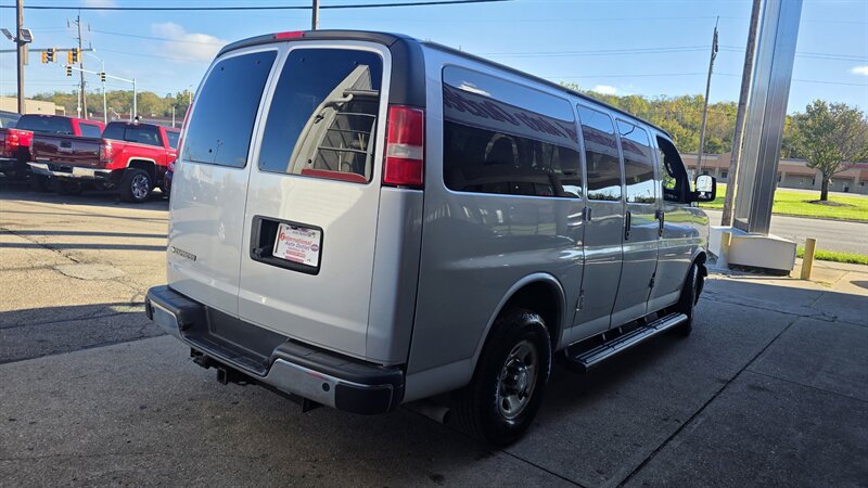 Used 2019 Chevrolet Express 3500 LT w/ LT Preferred Equipment Group RWD image 6
