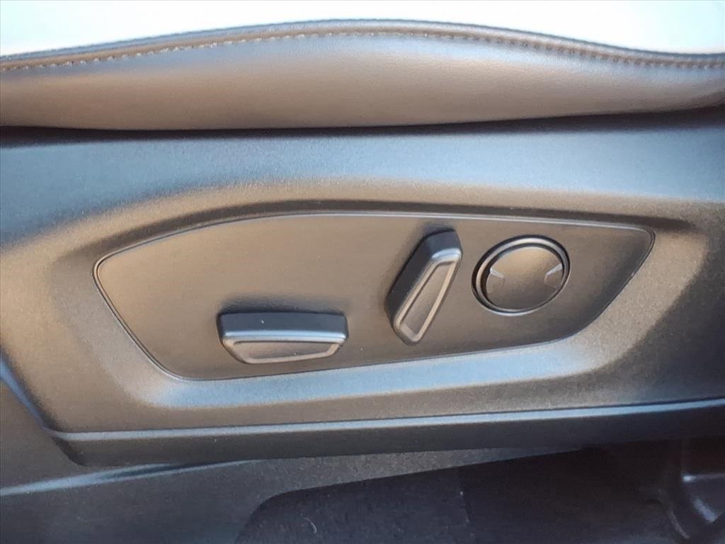 Used 2021 Ford Explorer XLT w/ Equipment Group 202A image 12