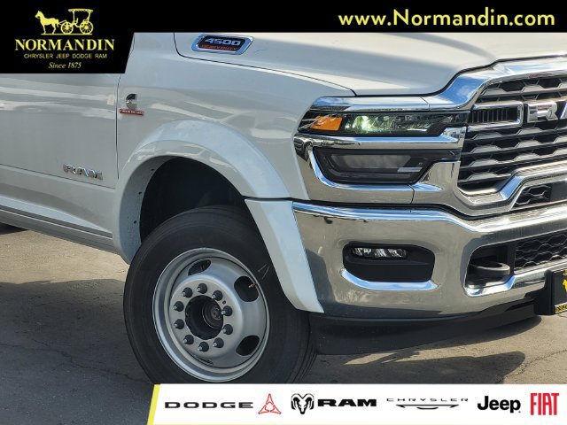 New 2025 RAM 4500 4x4 Regular Cab DRW image 3