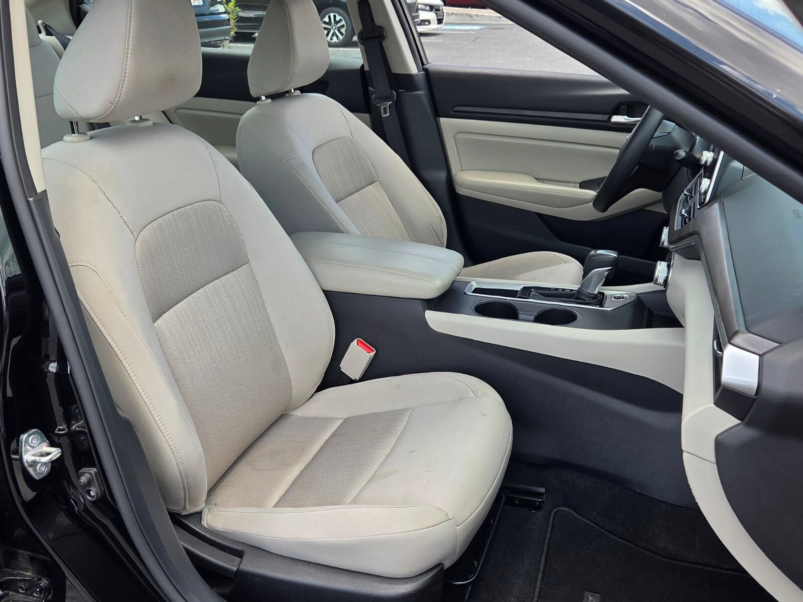 Used 2025 Nissan Altima 2.5 SV FWD image 16