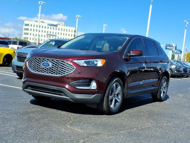 Used 2024 Ford Edge SEL w/ Convenience Package AWD/4WD image 3