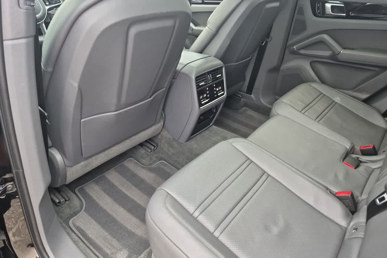 Used 2020 Porsche Cayenne AWD/4WD image 18