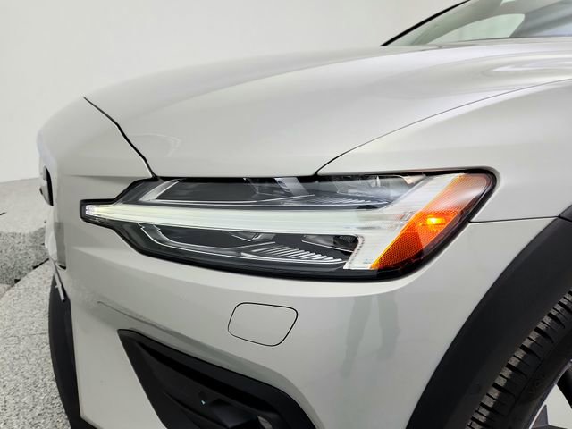 Certified 2025 Volvo V60 B5 Cross Country Plus image 32
