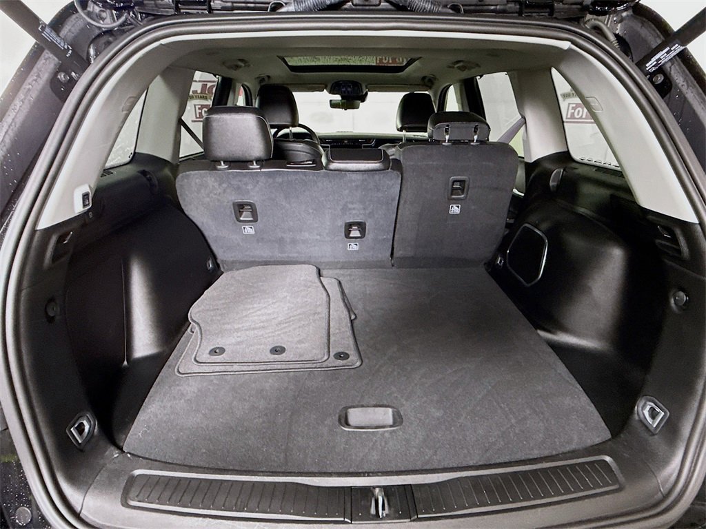 Used 2022 Jeep Grand Cherokee Limited 4xe w/ Luxury Tech Group II image 32