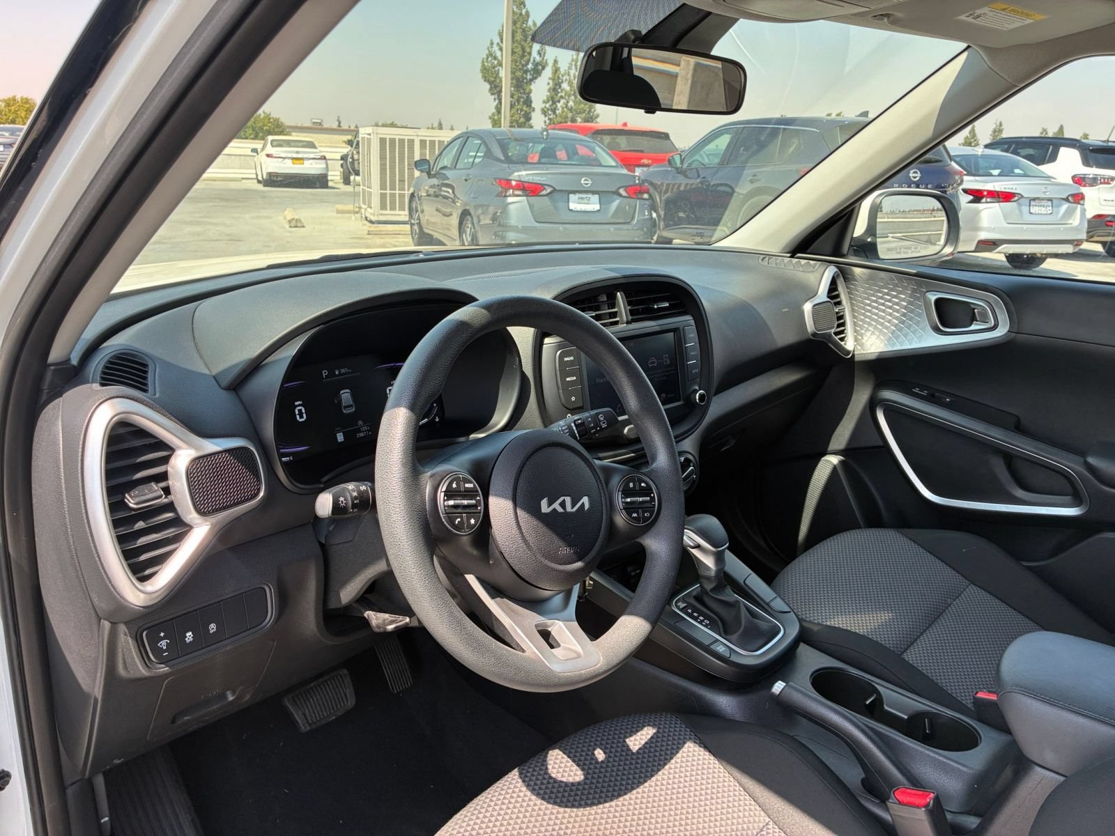 Used 2025 Kia Soul LX w/ LX Technology Package FWD image 31
