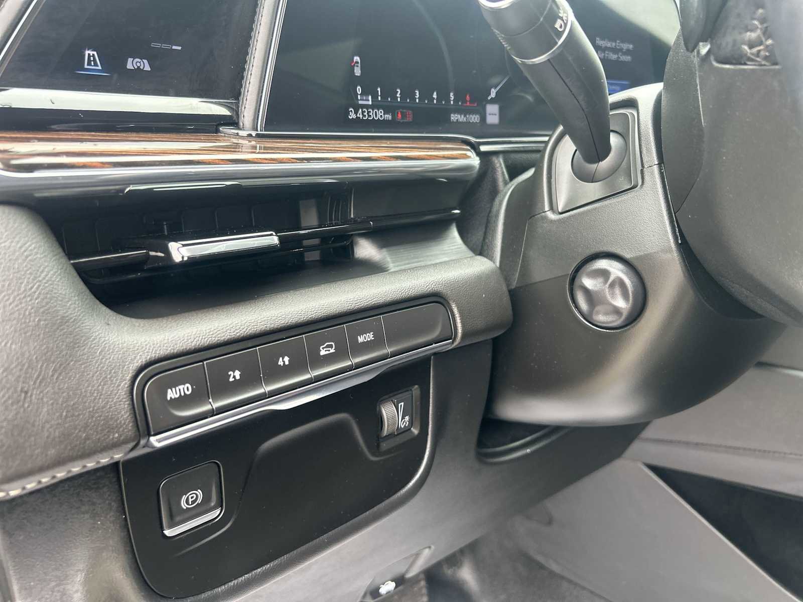 Used 2021 Cadillac Escalade Luxury image 17