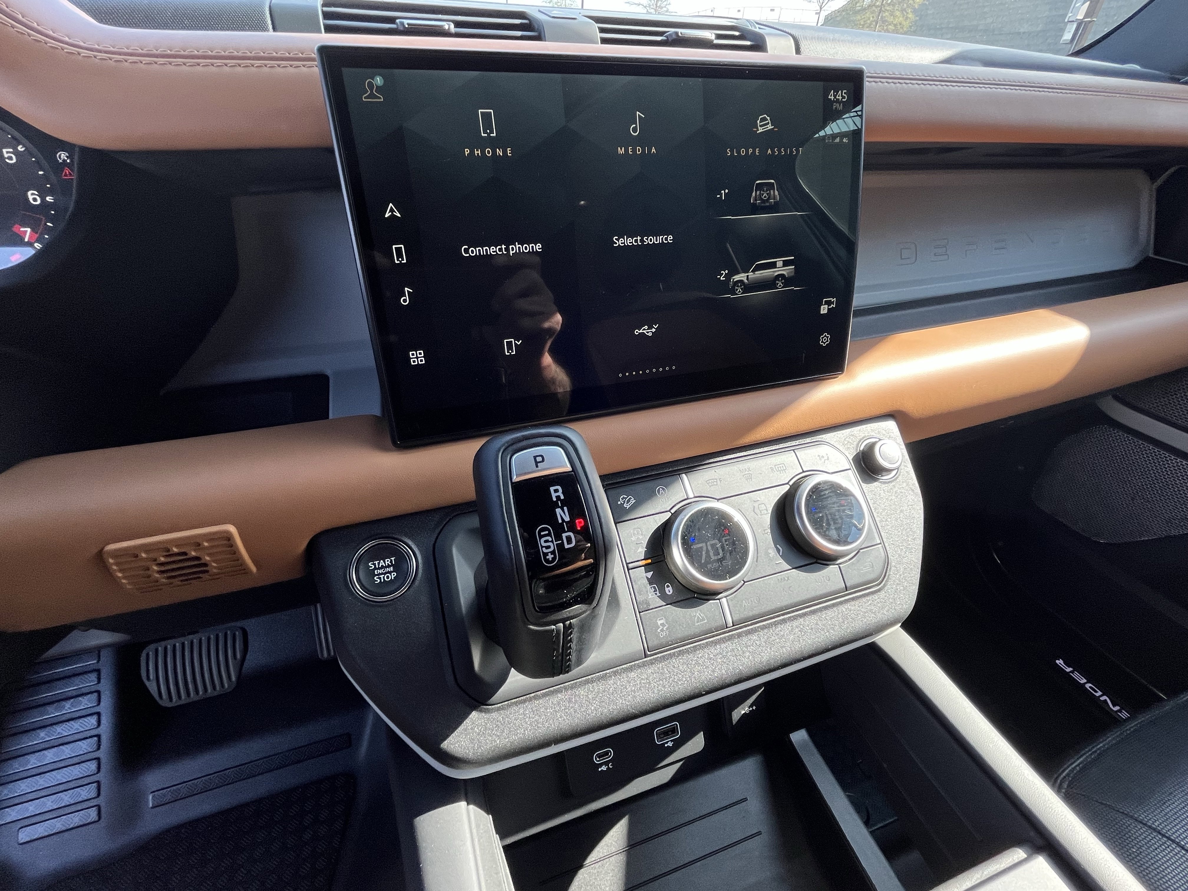 Certified 2024 Land Rover Defender 130 X-Dynamic SE AWD/4WD image 22