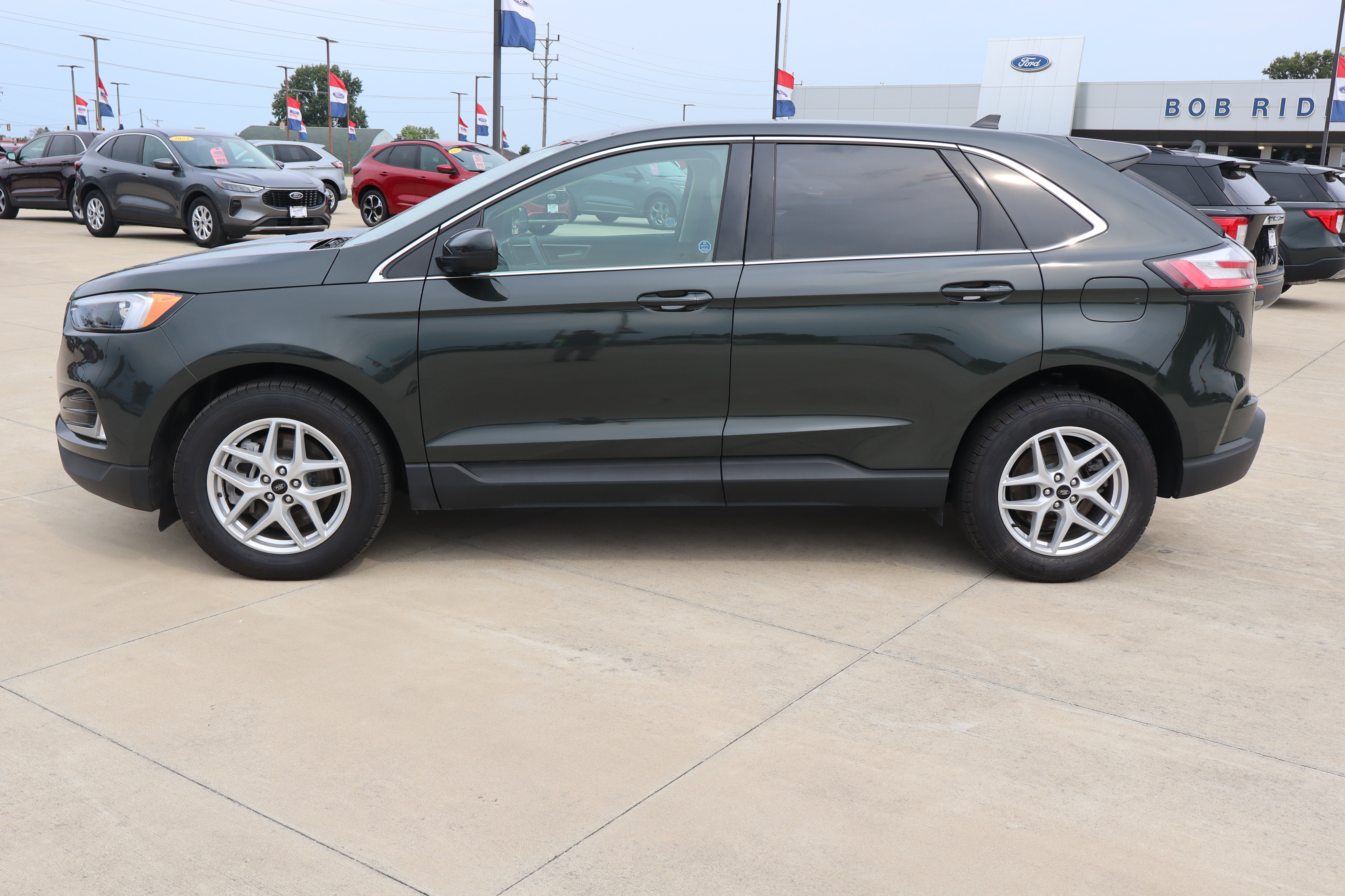 Used 2024 Ford Edge SEL w/ Convenience Package AWD/4WD image 8