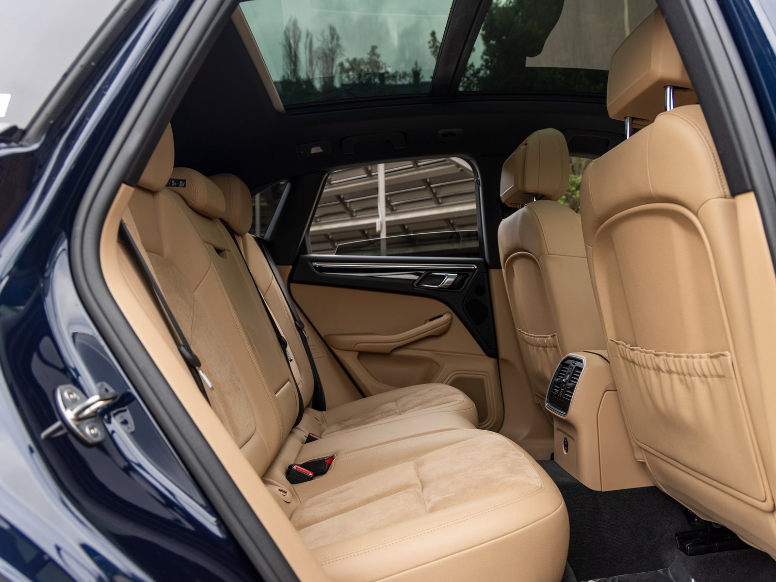 Used 2020 Porsche Macan image 46