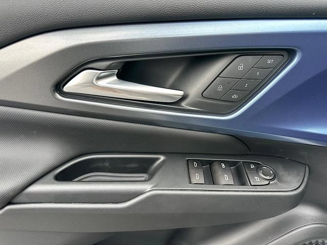 New 2025 Chevrolet Equinox EV LT w/ Convenience Package II AWD/4WD image 14