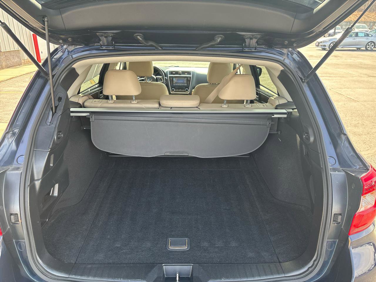 Used 2018 Subaru Outback 2.5i Limited image 17