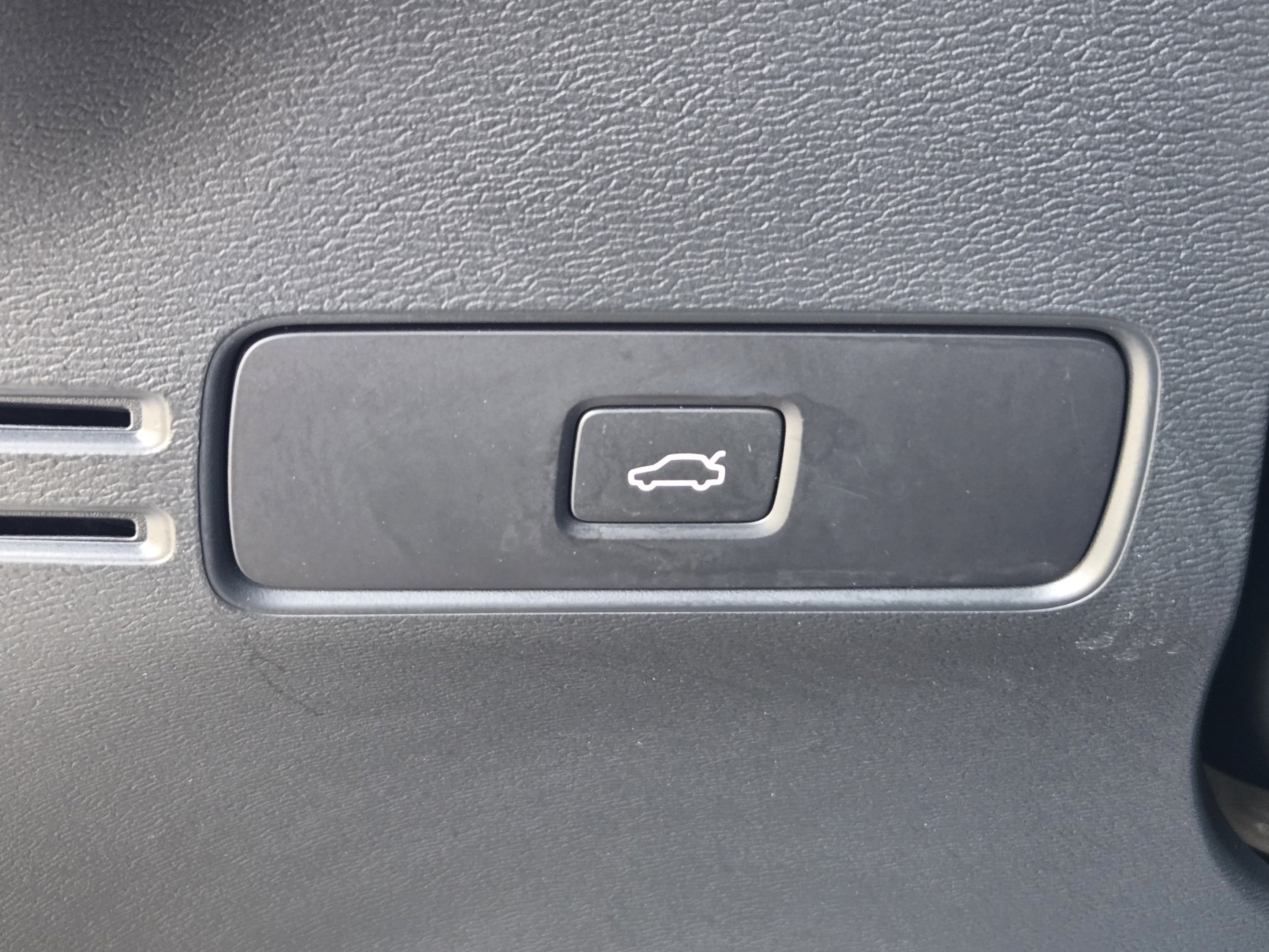 Used 2023 Volvo C40 P8 Recharge Ultimate AWD/4WD image 18