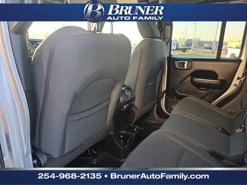 Used 2024 Jeep Gladiator Sport image 14