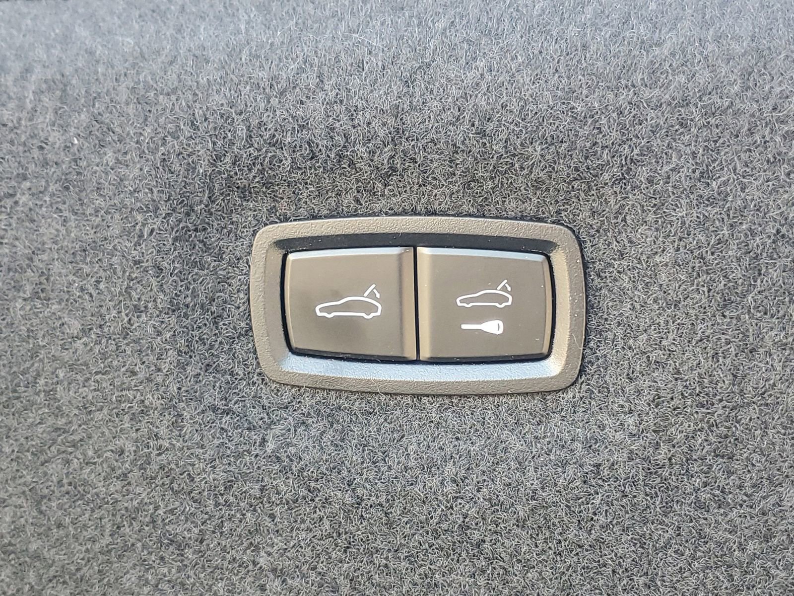 Used 2022 Porsche Taycan image 9