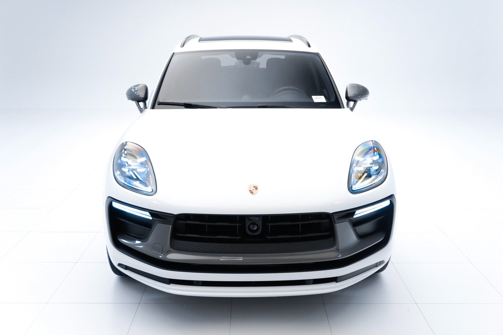 Certified 2023 Porsche Macan Turbo AWD/4WD image 6