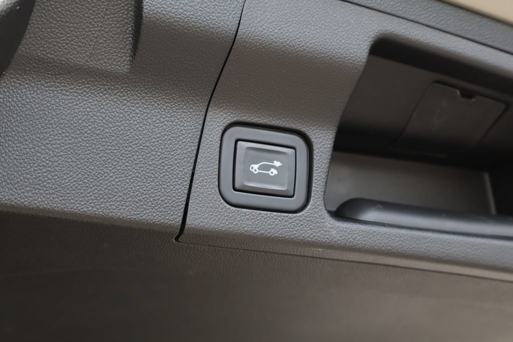 Certified 2022 GMC Acadia Denali w/ Denali Ultimate Package FWD image 28