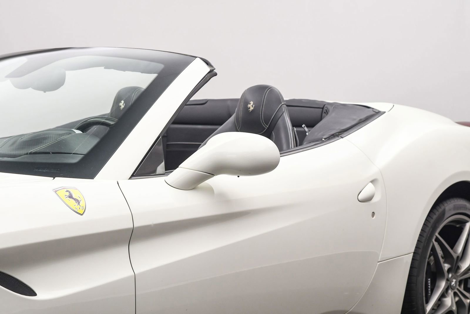 Used 2016 Ferrari California T image 11