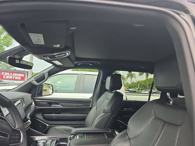 Used 2024 Jeep Wagoneer 4WD w/ Premium Group I image 9