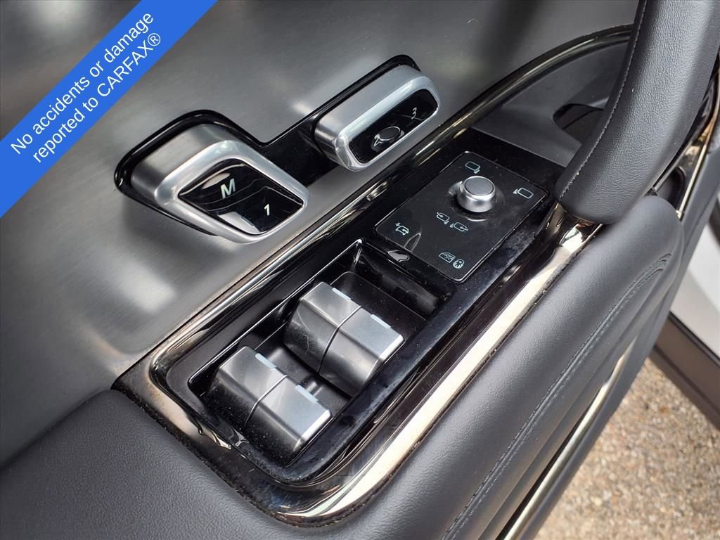 Used 2025 Land Rover Range Rover Sport SE image 16