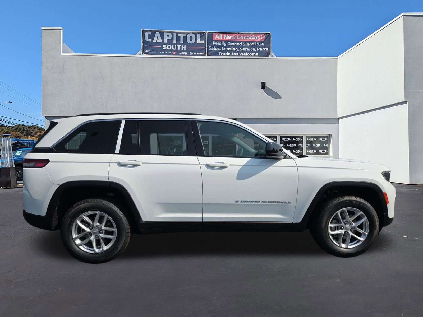 New 2025 Jeep Grand Cherokee Laredo X w/ Luxury Tech Group I image 9