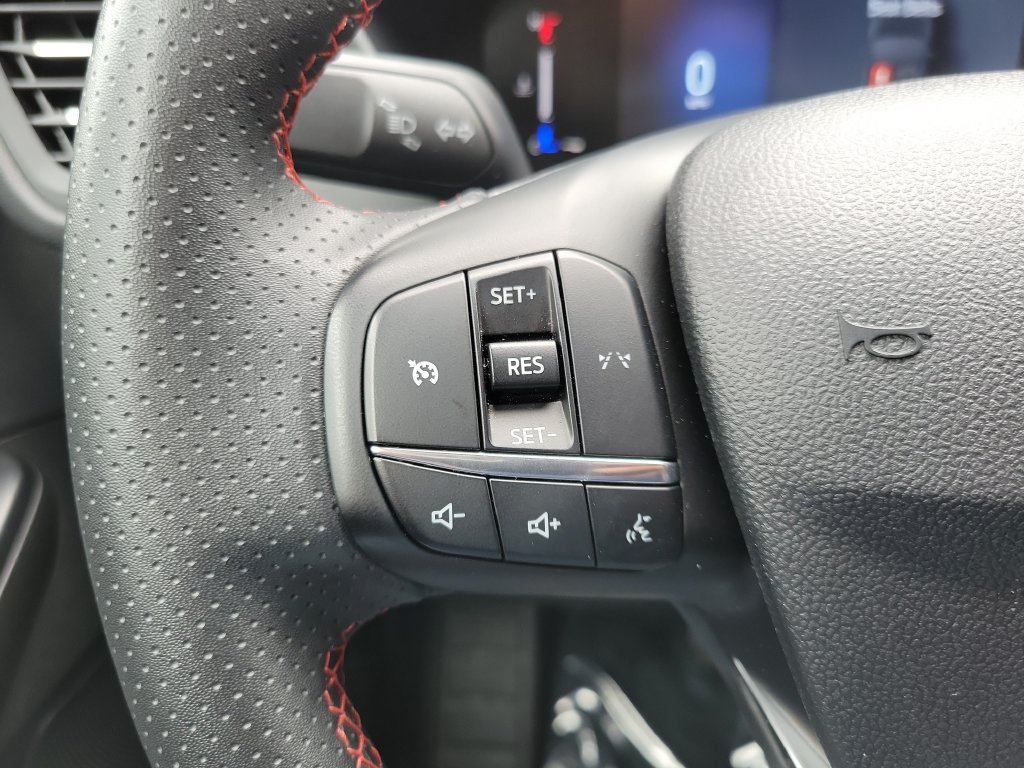 Certified 2025 Ford Escape ST-Line AWD/4WD image 17