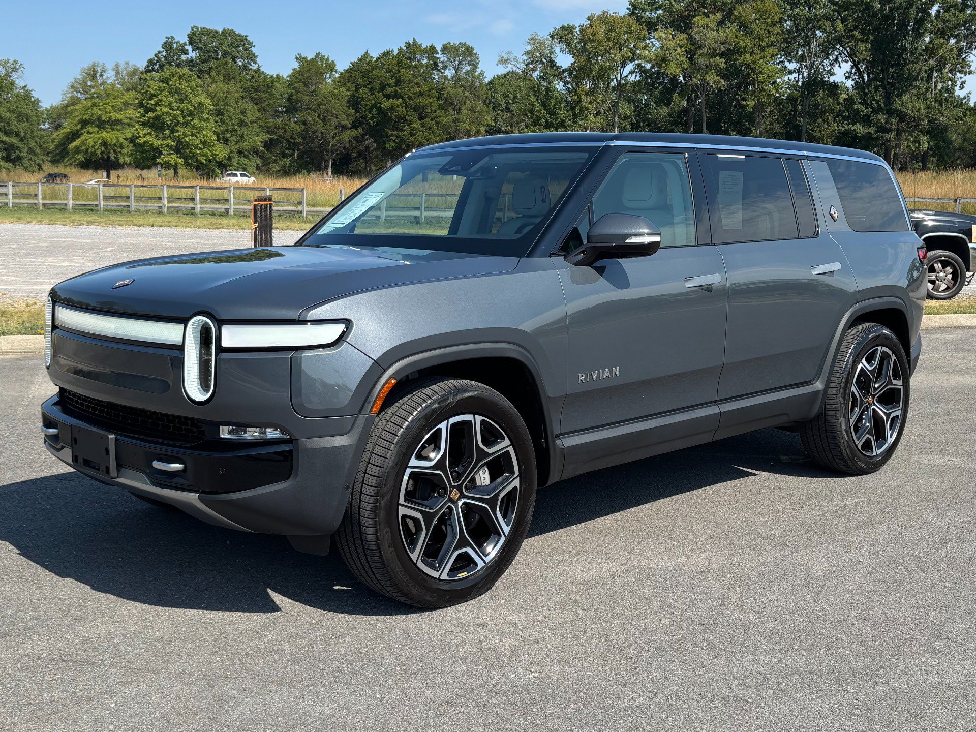 Used 2024 Rivian R1S Adventure Dual AWD/4WD image 2