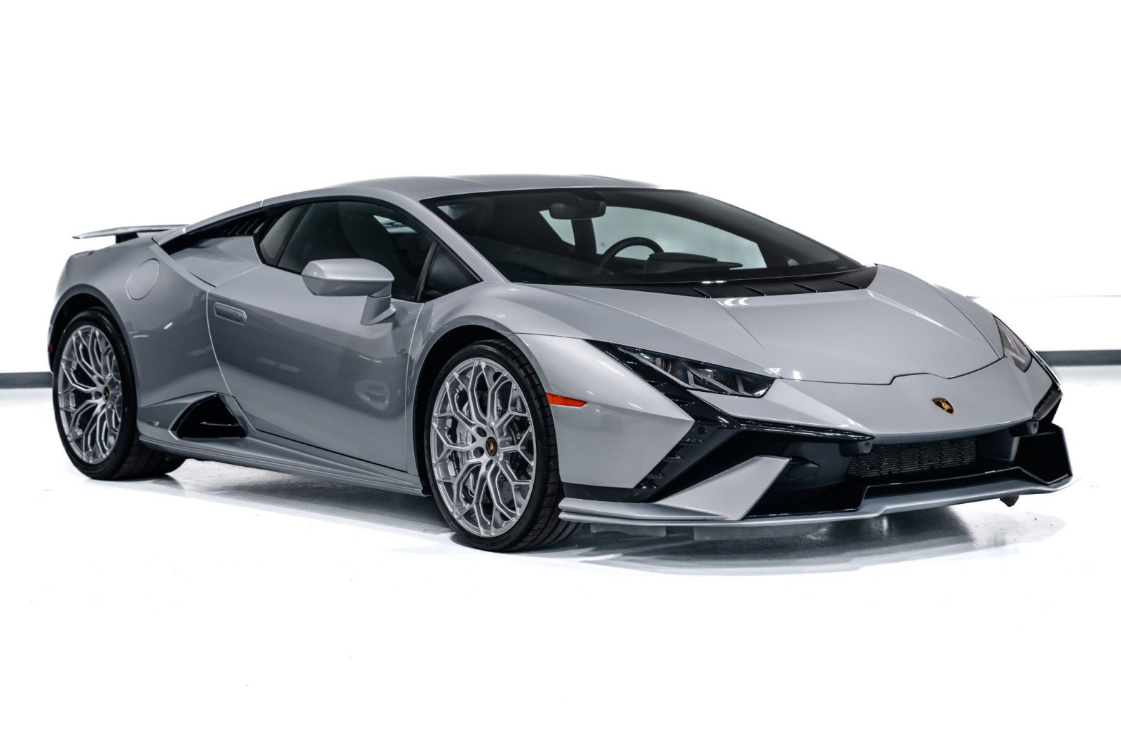 Used 2023 Lamborghini Huracan Tecnica RWD image 2